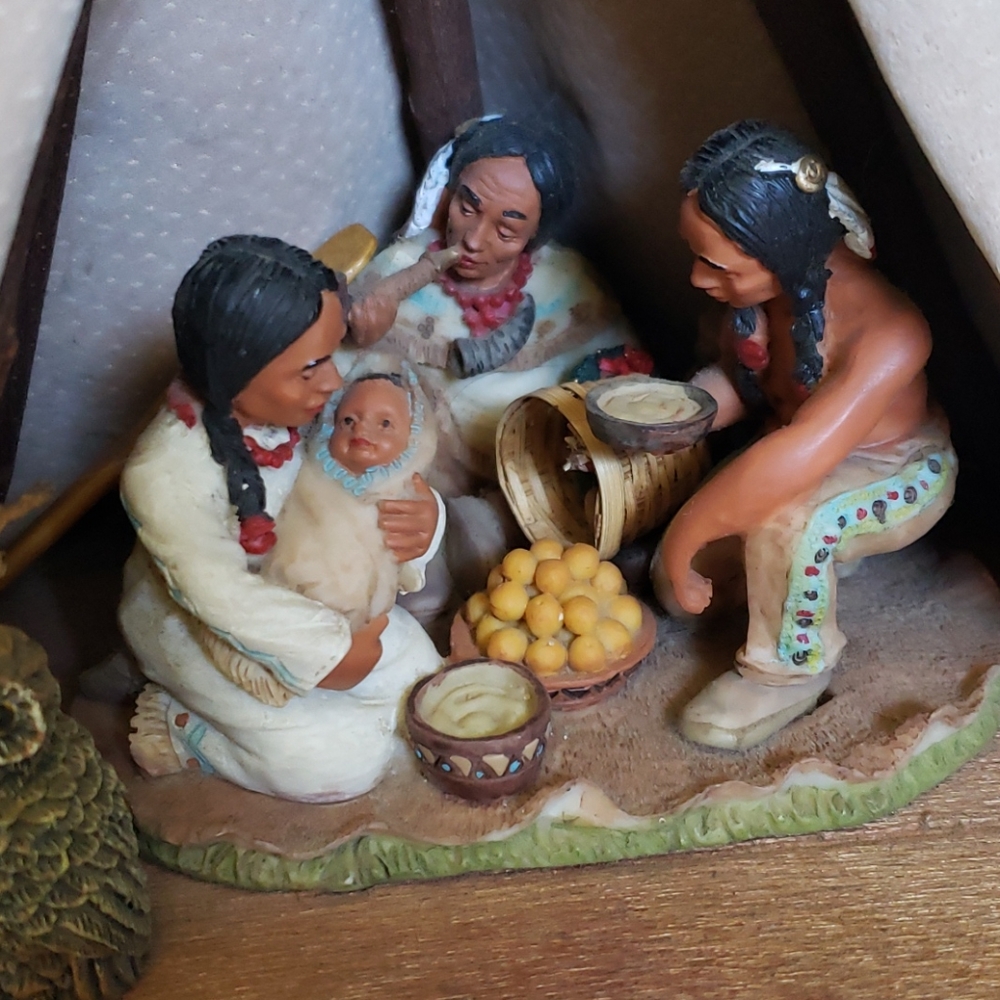 Figurines - Picture 3 of 5